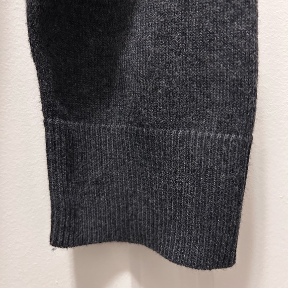 Old Navy Charcoal Gray V-Neck Sweater - Picture 7 of 15